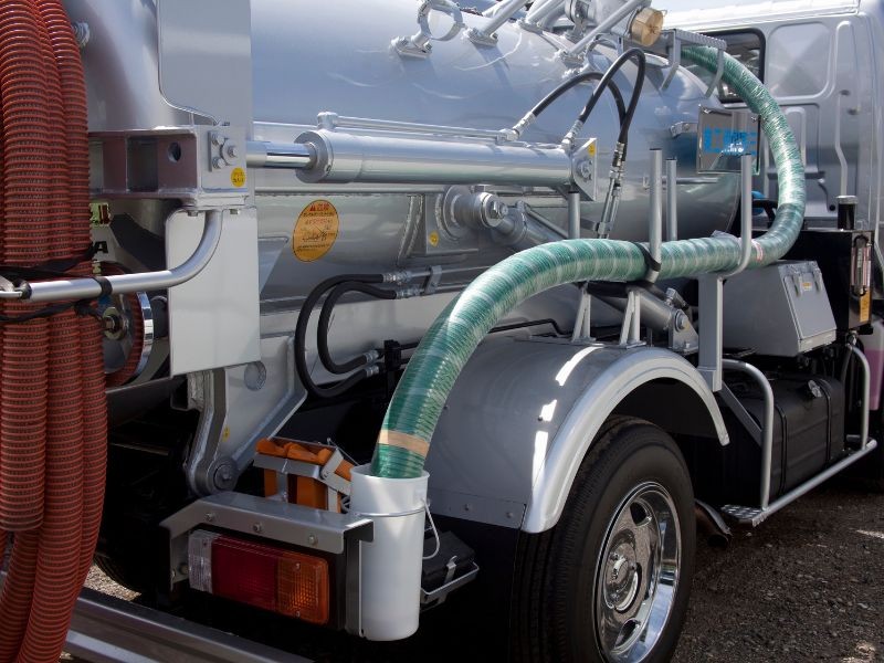 Sucção com Caminhão de Alto Vácuo